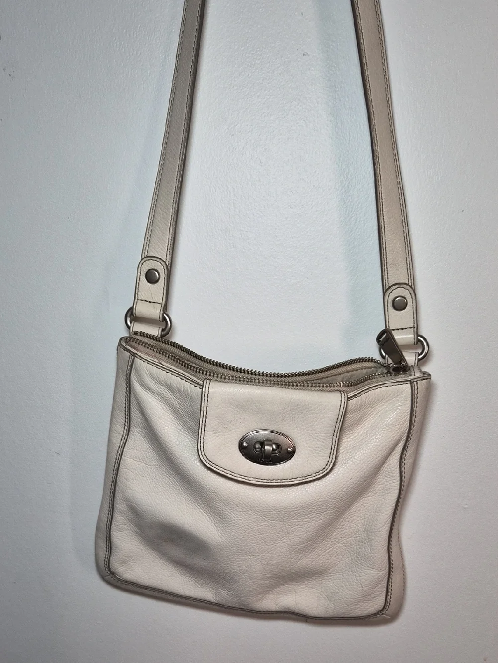 Leather Fossil Shoulder Bag in Light Cream - Classic Everyday Carry